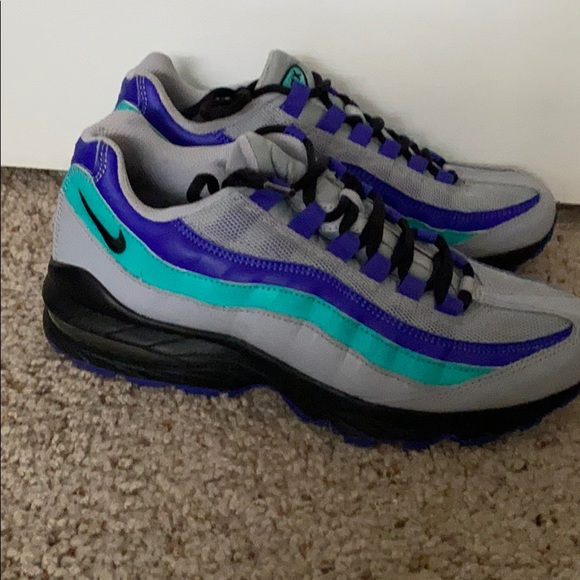 Air Max (Sold) - Picture 3 of 4